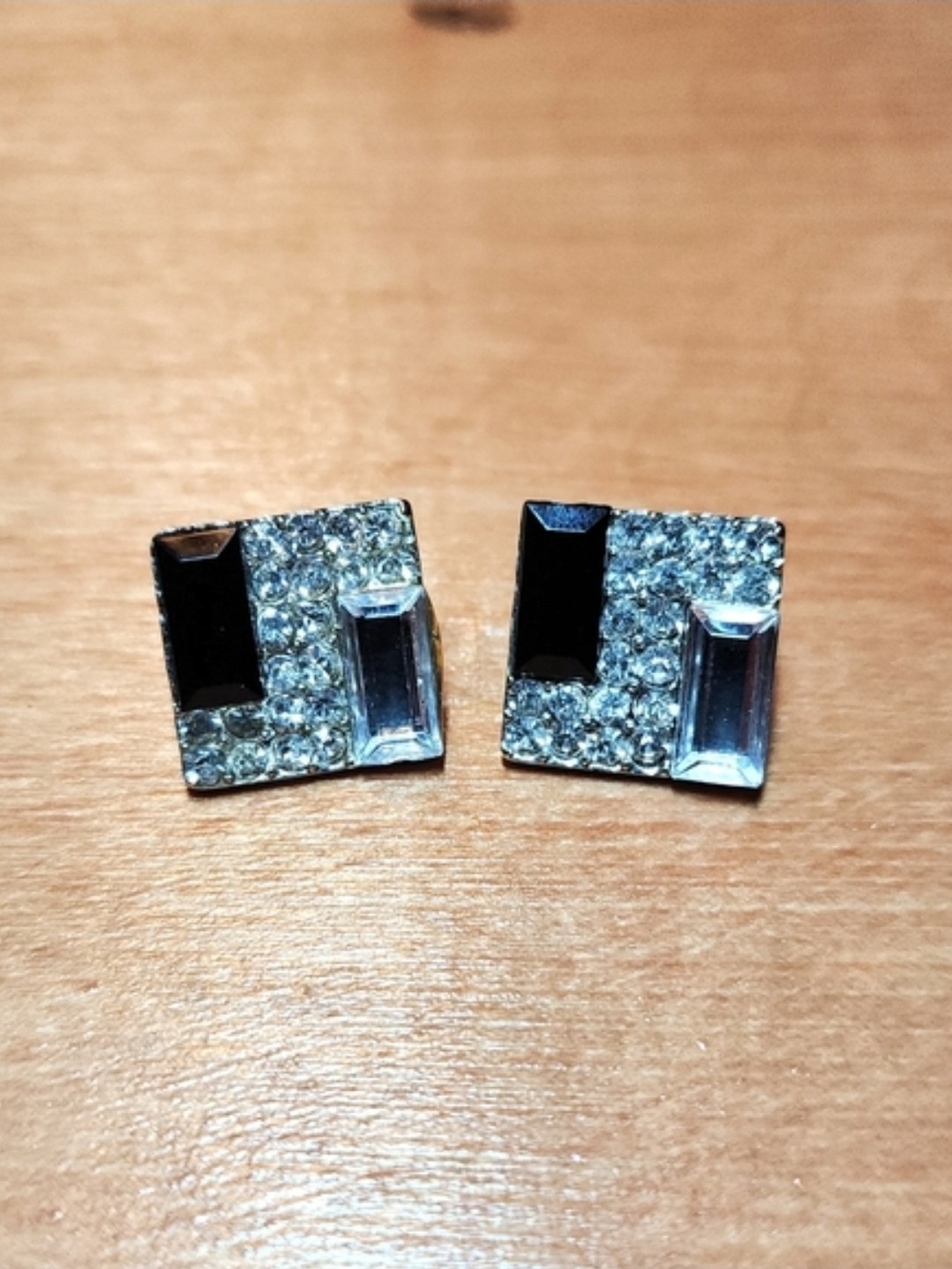 Source Unknown Black and Clear Crystal Square Stud Earrings